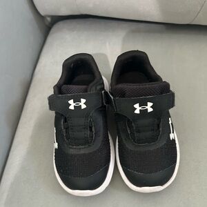 Under Armour Black and White Sneakers with Cushioned Soles